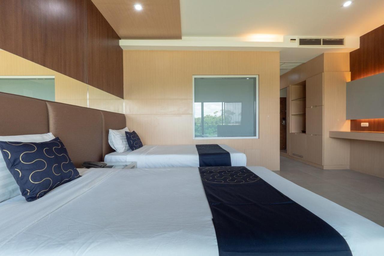 Capital O 1088 Golden Dragon Beach Resort Bang Lamung Exterior foto